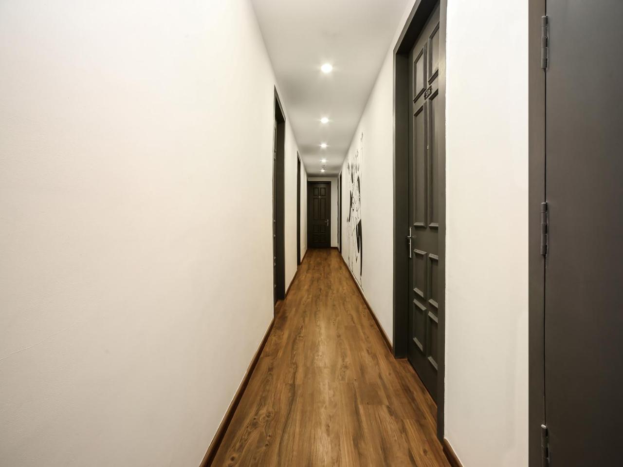 Oyo Townhouse 80 Meera Bagh Делхи Екстериор снимка
