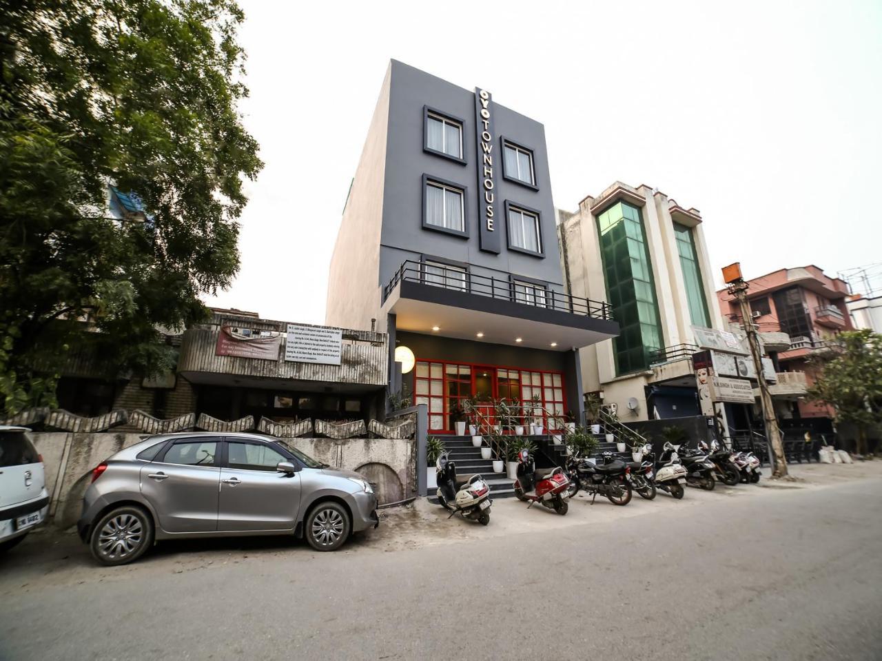 Oyo Townhouse 80 Meera Bagh Делхи Екстериор снимка