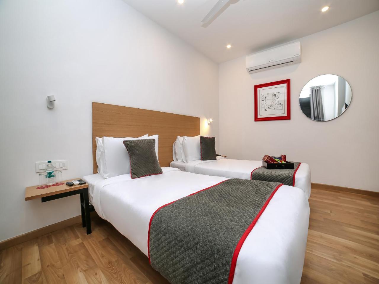 Oyo Townhouse 80 Meera Bagh Делхи Екстериор снимка
