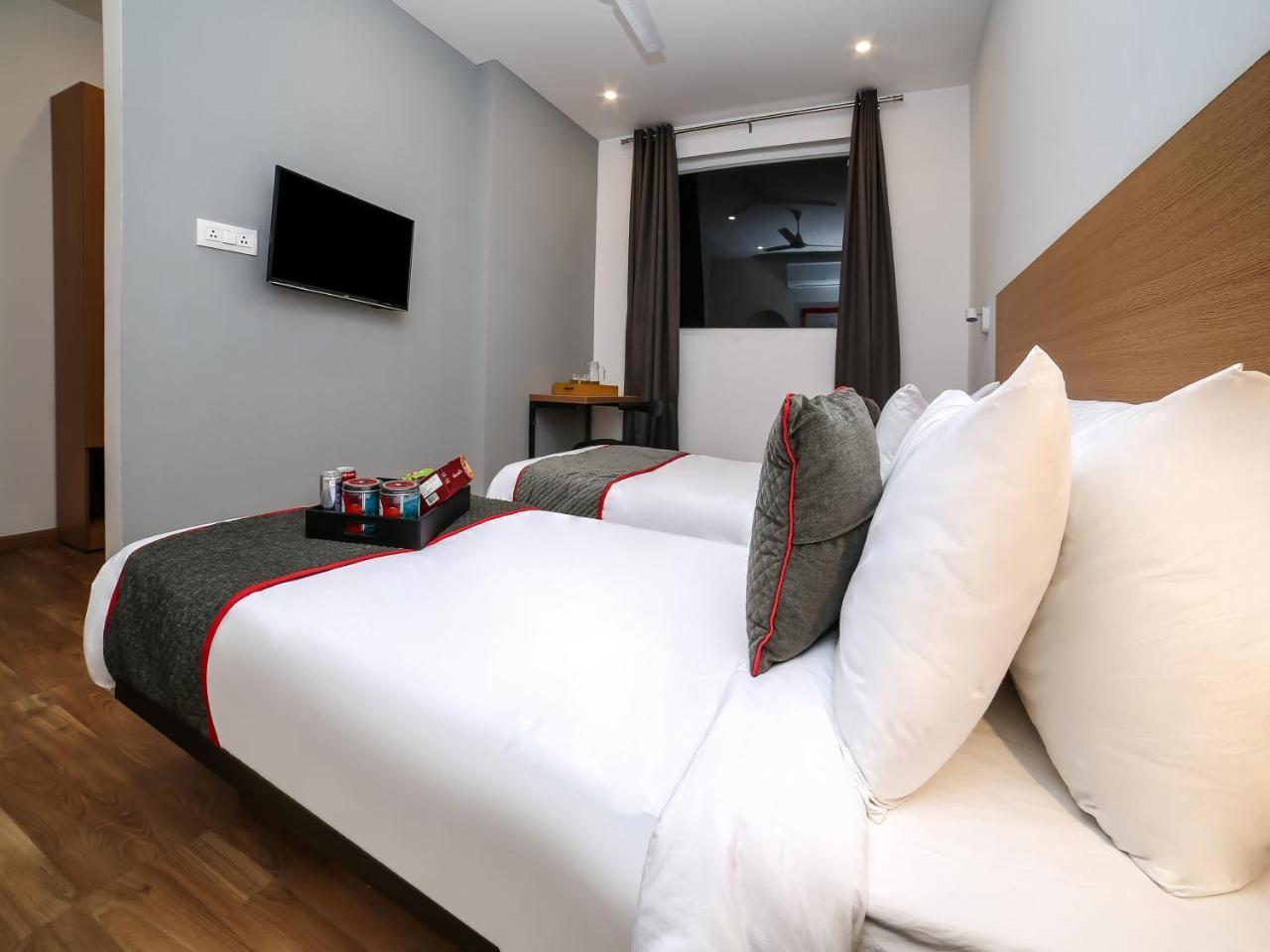 Oyo Townhouse 80 Meera Bagh Делхи Екстериор снимка